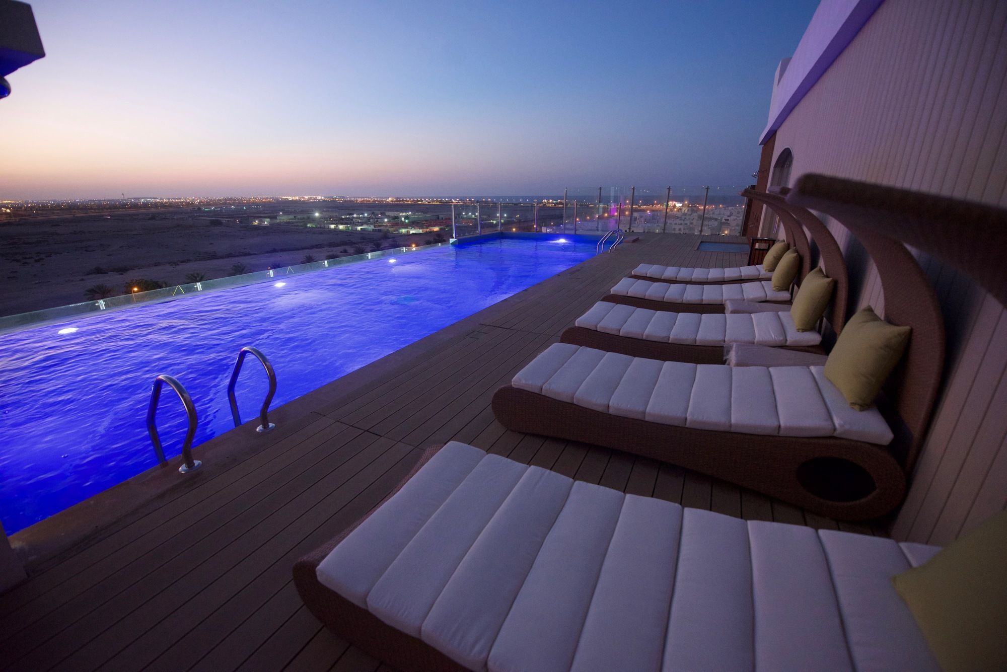Carnelian - Airport Hotel Muscat